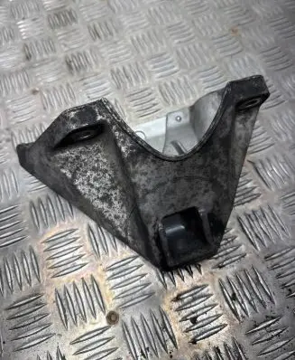 BMW 6 F12 F13 Engine mounting bracket 6777624