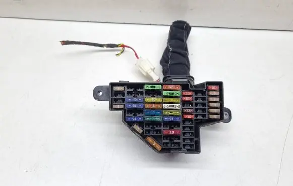 Skoda Octavia Mk2 (1Z) Fuse module 2061276643