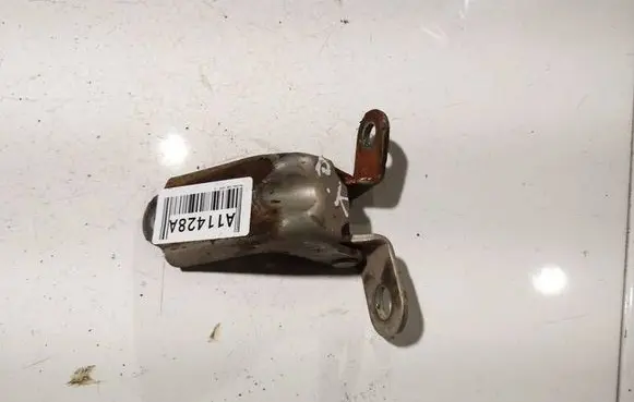 Hyundai i30 Front door upper hinge