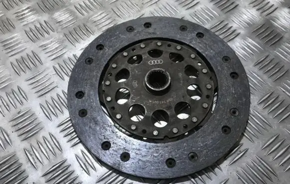 Audi A4 S4 B5 8D Clutch pressure plate 058141031a 276