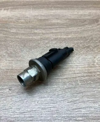 Volkswagen PASSAT B5 Air conditioning (A/C) pressure sensor 1J0973703