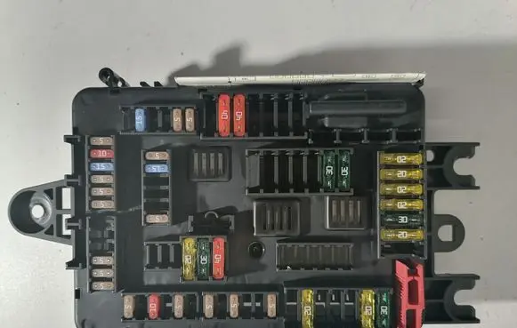 BMW 1 F20 F21 Fuse module 9337881 6114933788101