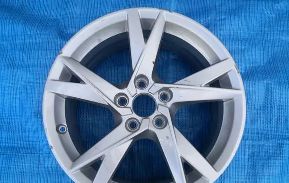 Audi Q3 8U R17 alloy rim 8U0601025AM