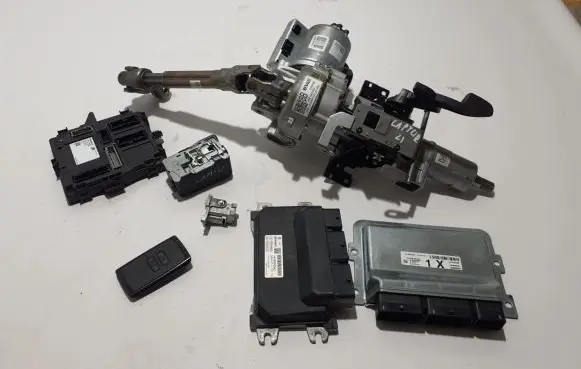 Renault Captur II Engine ECU kit and lock set 