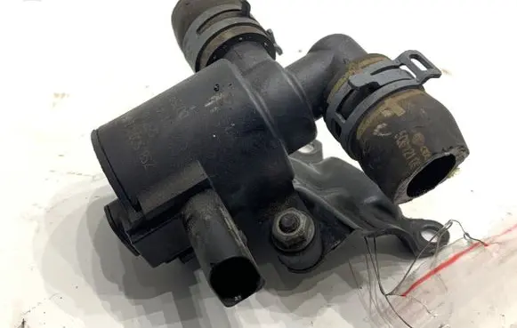Audi A3 S3 8V Oil filter mounting bracket 5Q0122096K