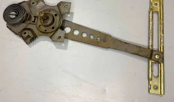 Mercedes-Benz W123 Rear door manual window regulator 