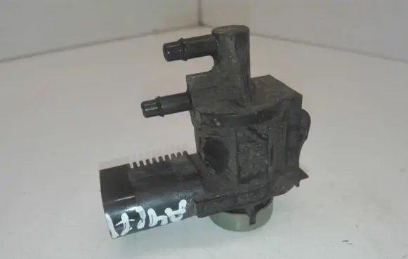 Audi A4 S4 B7 8E 8H Vacuum valve 1J0906283C
