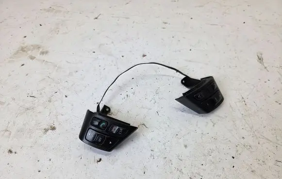 Steering wheel buttons/switches