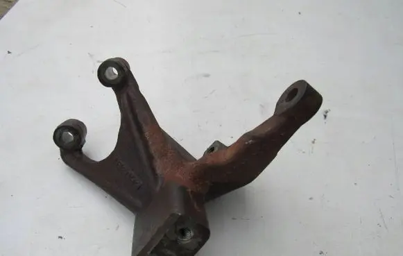 Mercedes-Benz C W205 Engine mounting bracket A6541424000