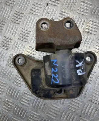 Hyundai Santa Fe Engine mount bracket