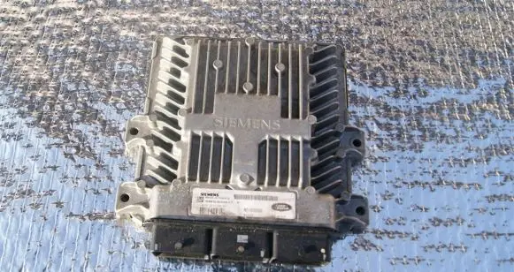 Land Rover Discovery 3 - LR3 Engine control unit/module NNN500560