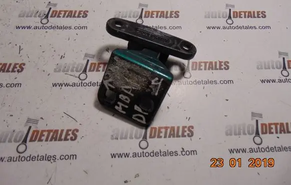 Mercedes-Benz A W168 Front door upper hinge