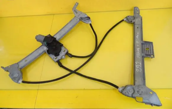 Renault Megane II Front door window regulator with motor 
