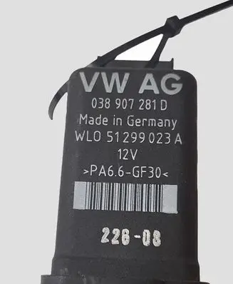Volkswagen Touran I Glow plug pre-heat relay 038907281D