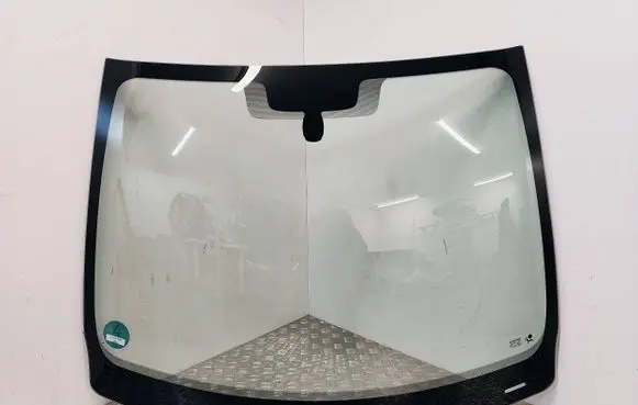 Renault Clio IV Front windscreen/windshield window 43R00420