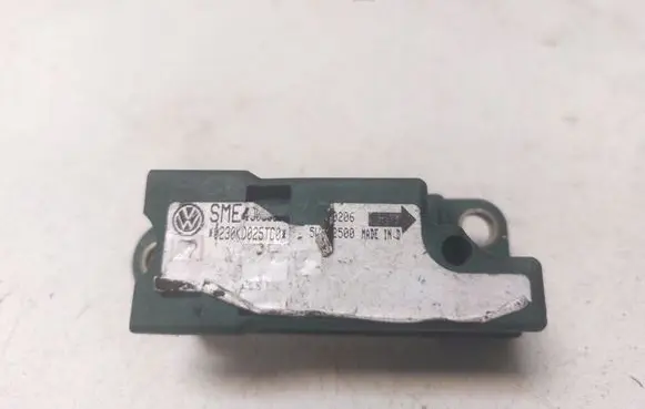 Volkswagen New Beetle Airbag deployment crash/impact sensor IJ0909606L