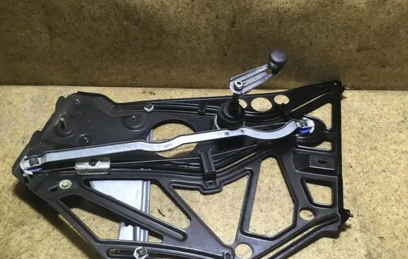 Mercedes-Benz E W124 Rear door manual window regulator 