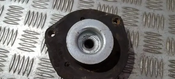 Volkswagen Golf V Coil spring mount 