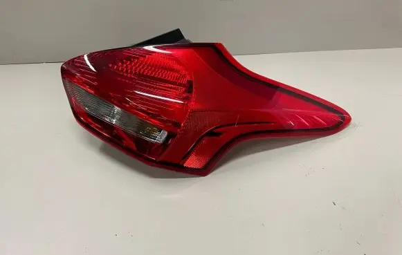 Ford Focus Rear/tail lights F1EB13404