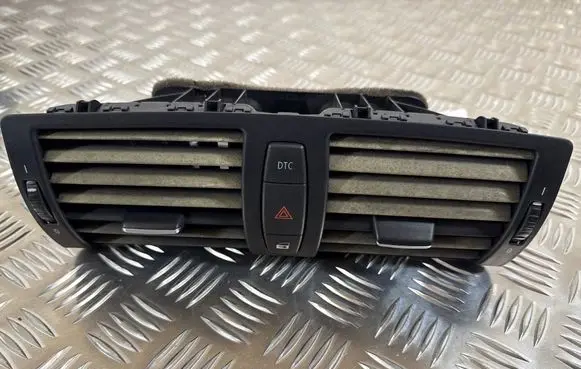BMW 1 E81 E87 Dash center air vent grill 7059189