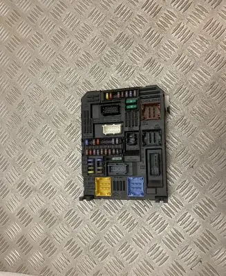 Peugeot 5008 II BSM Control unit 9819855180
