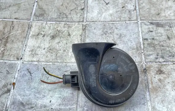 Audi A4 S4 B6 8E 8H Horn signal 8E0951221