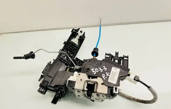 Mercedes-Benz A W176 Front door lock A1667200135