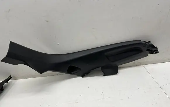 Foot area side trim