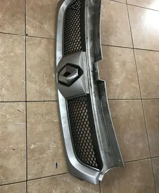 Renault Trafic I Front bumper upper radiator grill