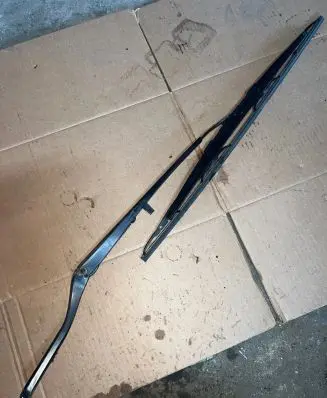 BMW X5 E53 Windshield/front glass wiper blade 7132219