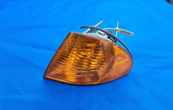BMW 3 E46 Front indicator light 6902765
