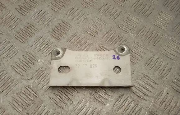 Volkswagen Crafter Fender mounting bracket 7C0821149