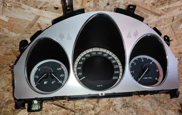Mercedes-Benz C AMG W204 Speedometer (instrument cluster) A2045407748