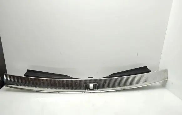 Trunk/boot sill cover protection