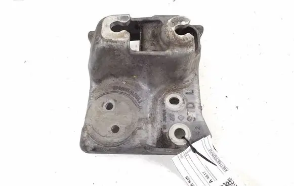 Engine mounting bracket