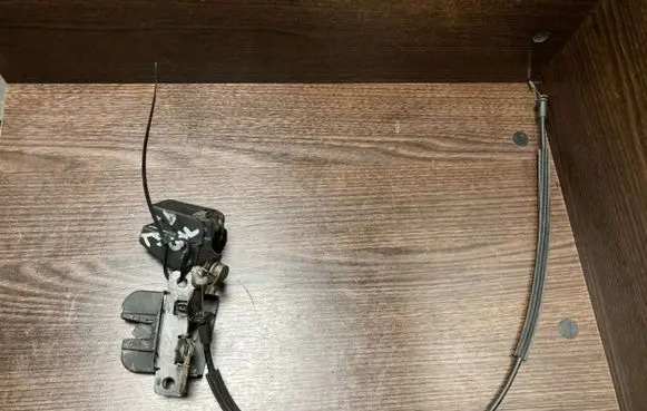 Volkswagen Transporter - Caravelle T5 Loading door lock loop/hook striker 7HO827506