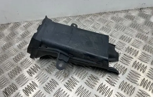BMW 5 G30 G31 G38 Air intake duct part 7383852