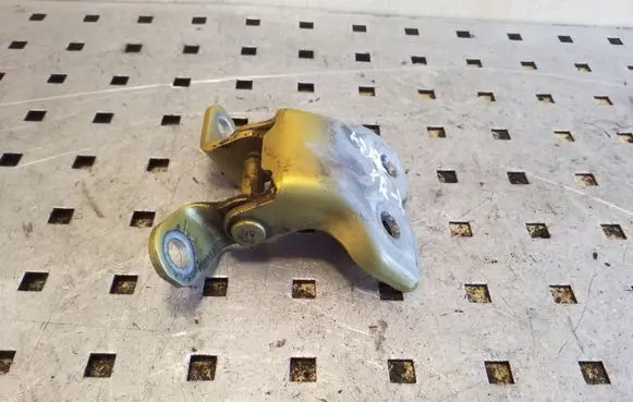 Toyota Yaris Front door lower hinge 