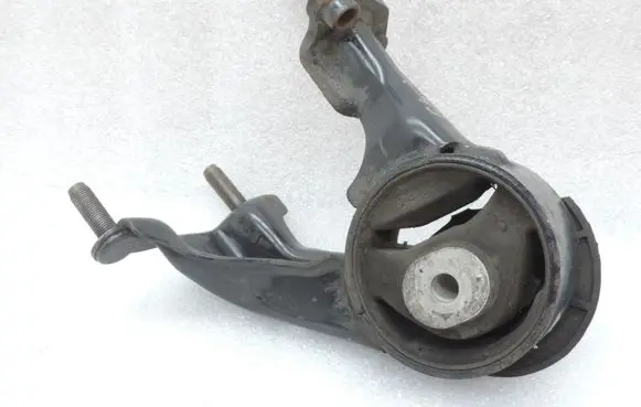 Toyota Avensis T250 Engine mount bracket 123710R010