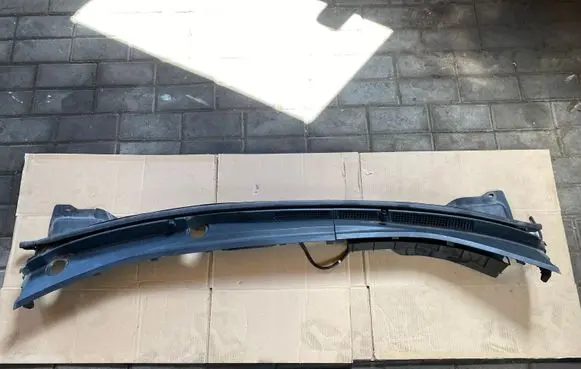 Mazda CX-7 Wiper trim EH10507R1