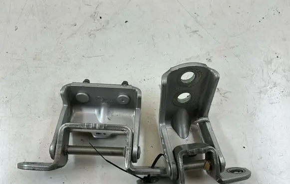 Nissan Leaf I (ZE0) Rear door hinge set 82421AG000