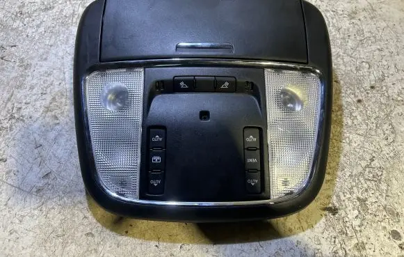 Chrysler 300C Front seat light 589683131 1RC68DX9AI
