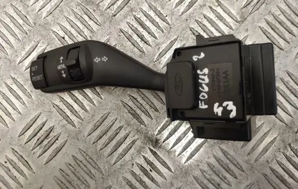 Ford Focus Indicator stalk 17D940