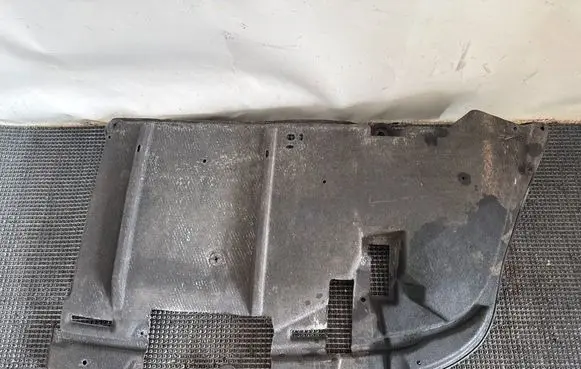 Toyota Avensis T270 Rear bumper underbody cover/under tray 5839905010
