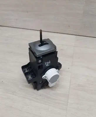 Toyota Prius (NHW20) Gear shifter/selector 89451-47030