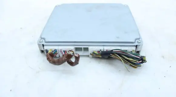 Toyota Avensis T250 Engine control unit/module 8966105631 2751003020 MB2751003020