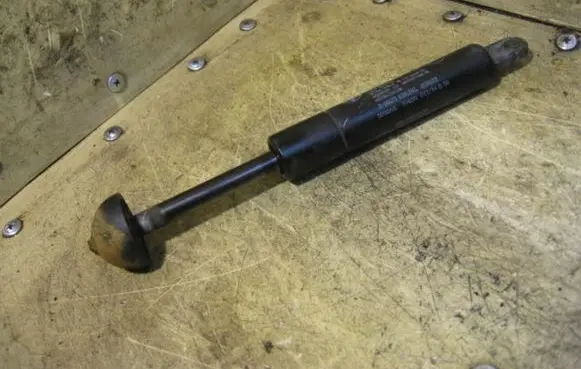 Mercedes-Benz C W202 Front bonnet/hood damper/strut