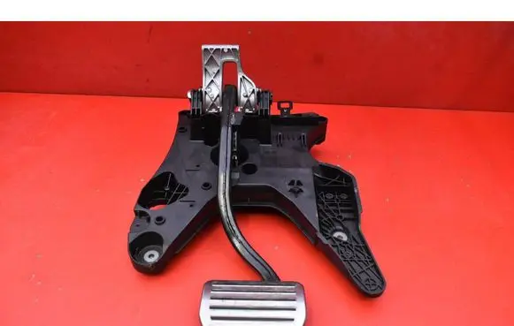 Porsche Cayenne (9PA) Accelerator throttle pedal 7P0723117B