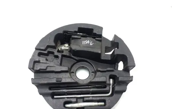 Mercedes-Benz GL X164 Tool set A1648901614