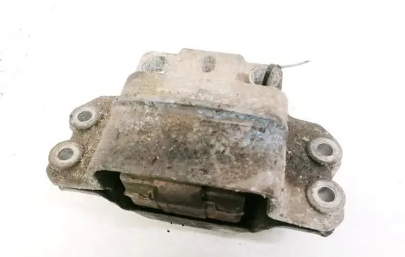 Volkswagen Caddy Engine mount bracket
